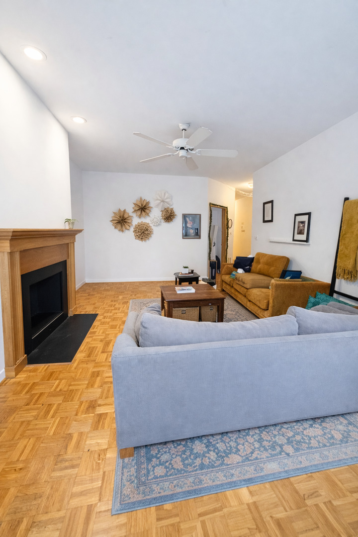 4233 N Kenmore Avenue GN