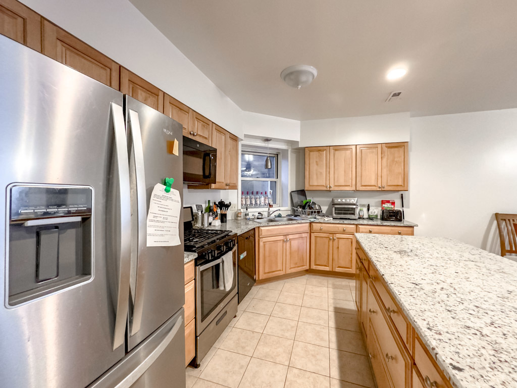 6711 N SHERIDAN Road 1N