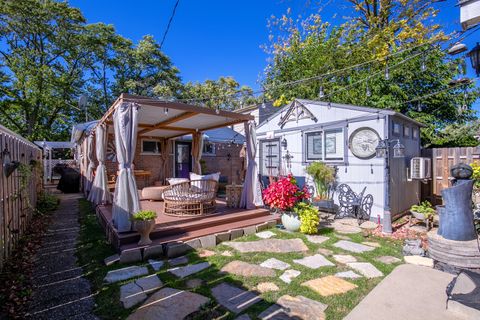 Tiny photo for 9515 S Peoria Street, Chicago, IL 60643 (MLS # 12498262)