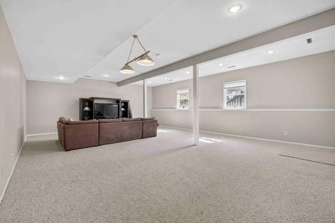 Tiny photo for 2919 E 44th Court, Davenport, IA 52807 (MLS # 100000346)