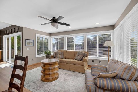 Tiny photo for 2919 E 44th Ct Court, Davenport, IA 52807 (MLS # 100000346)