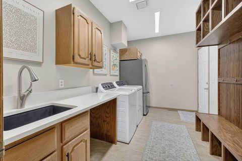 Tiny photo for 2919 E 44th Court, Davenport, IA 52807 (MLS # 100000346)