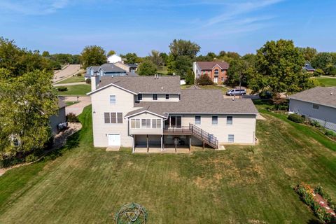 Tiny photo for 2919 E 44th Ct Court, Davenport, IA 52807 (MLS # 100000346)