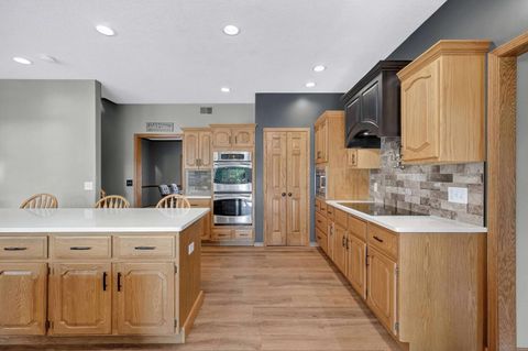 Tiny photo for 2919 E 44th Ct Court, Davenport, IA 52807 (MLS # 100000346)