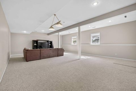 Tiny photo for 2919 E 44th Ct Court, Davenport, IA 52807 (MLS # 100000346)