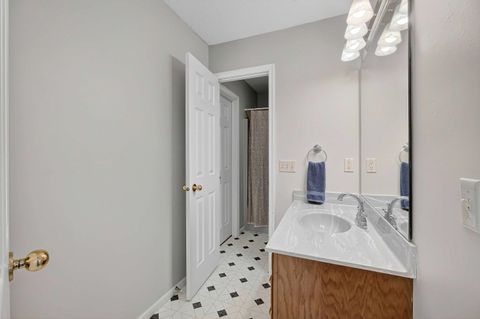 Tiny photo for 2919 E 44th Ct Court, Davenport, IA 52807 (MLS # 100000346)