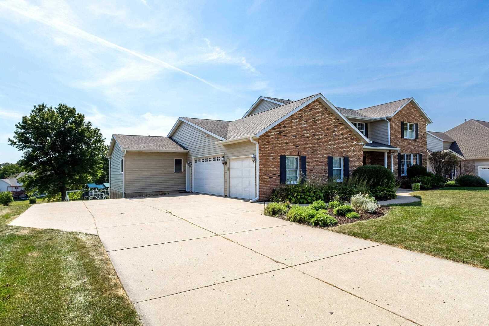 2919 E 44th Court