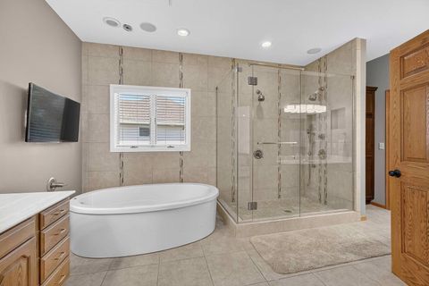 Tiny photo for 2919 E 44th Court, Davenport, IA 52807 (MLS # 100000346)