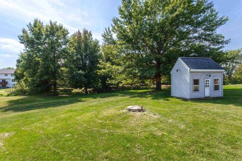 Tiny photo for 2919 E 44th Ct Court, Davenport, IA 52807 (MLS # 100000346)