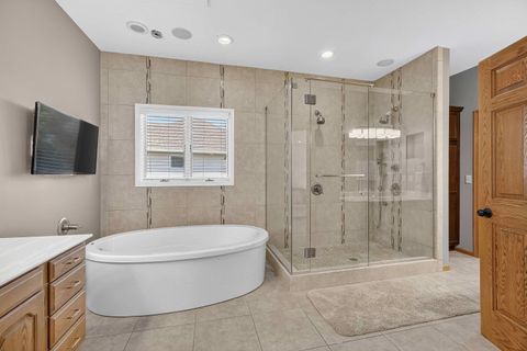 Tiny photo for 2919 E 44th Ct Court, Davenport, IA 52807 (MLS # 100000346)