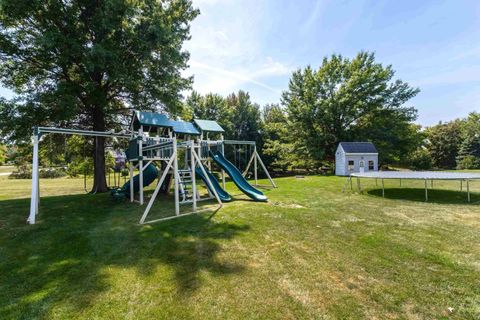 Tiny photo for 2919 E 44th Ct Court, Davenport, IA 52807 (MLS # 100000346)