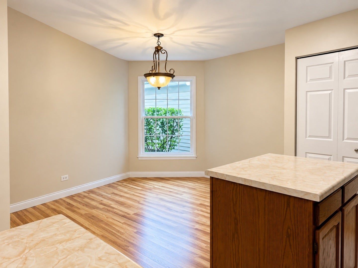 199 Old Oak Court W