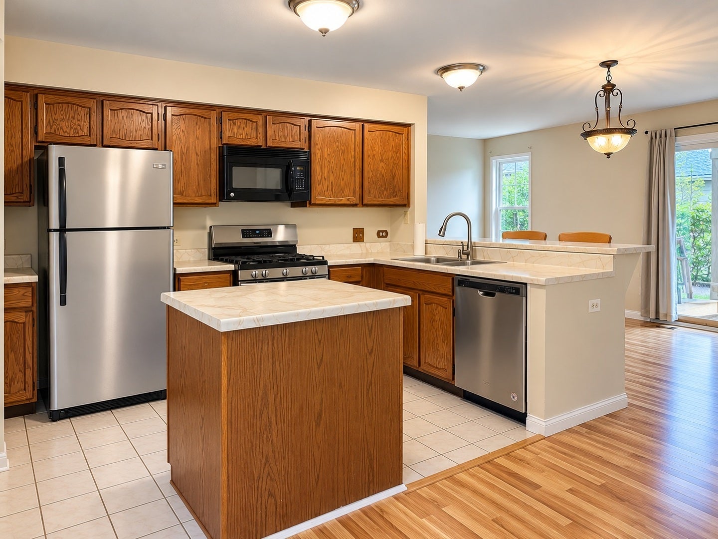 199 Old Oak Court W