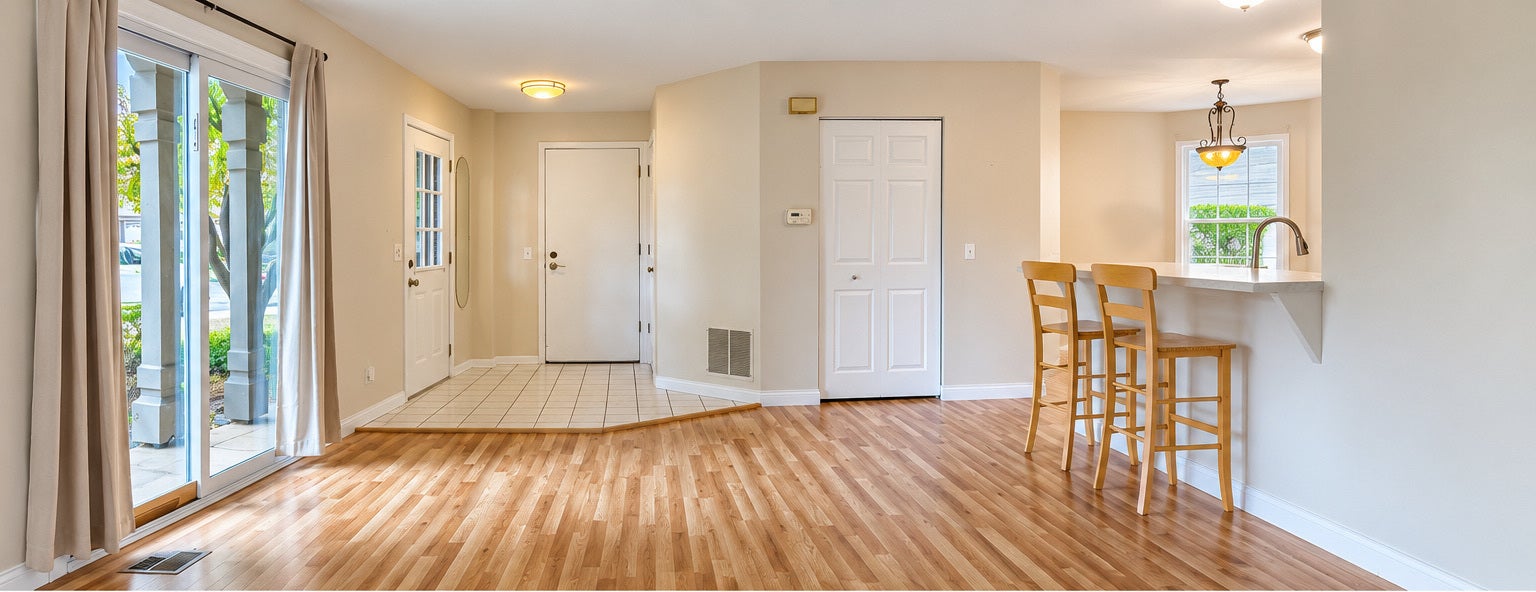 199 Old Oak Court W