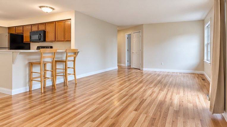 199 Old Oak Court W