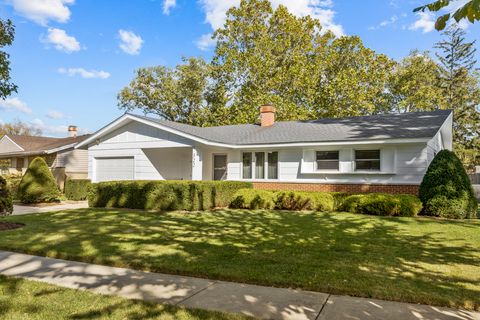 Photo of 522 Edgewood Lane, Elk Grove Village, IL 60007 (MLS # 12523570)