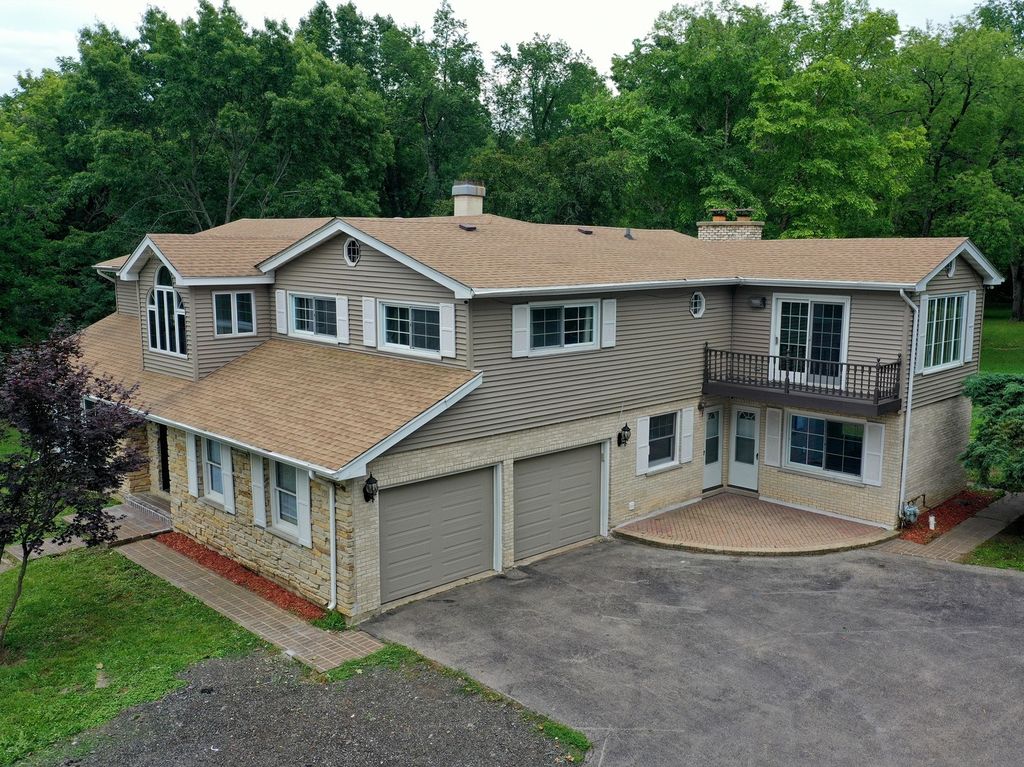 Photo for 49 Braeburn Lane, Barrington Hills, IL 60010 (MLS # 12502025)