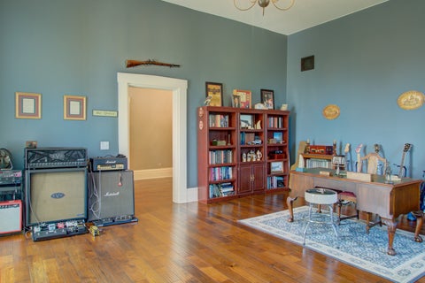 Tiny photo for 224 E 6th Street, Davenport, IA 52803 (MLS # 12741387)
