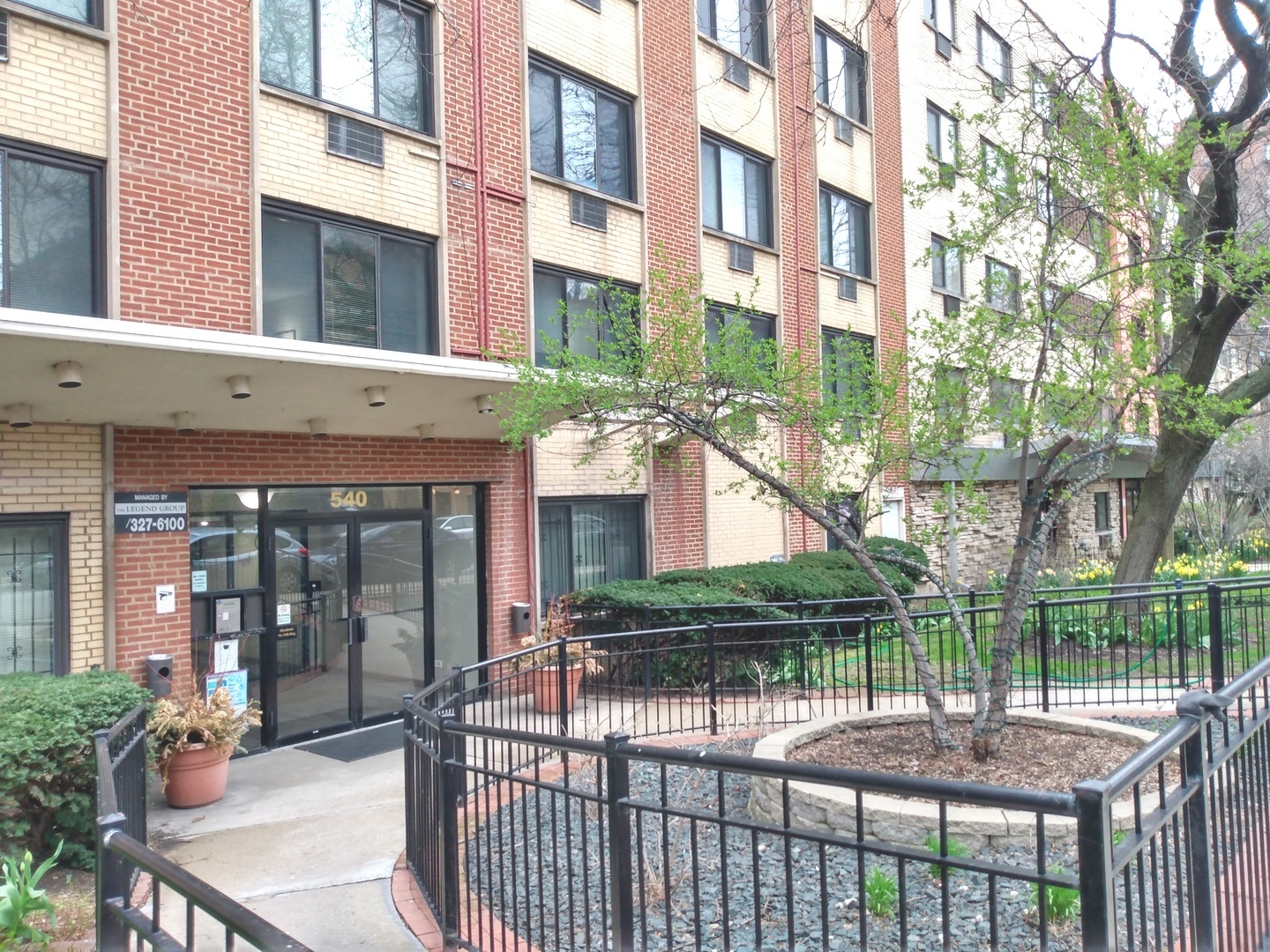 540 W Roscoe Street 273