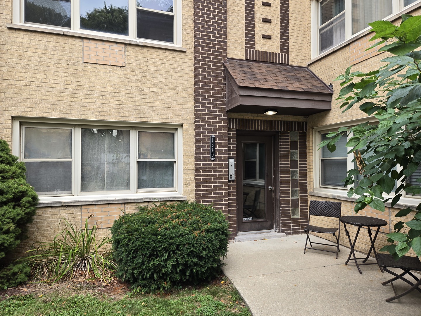 1540 W CHASE Street 2W