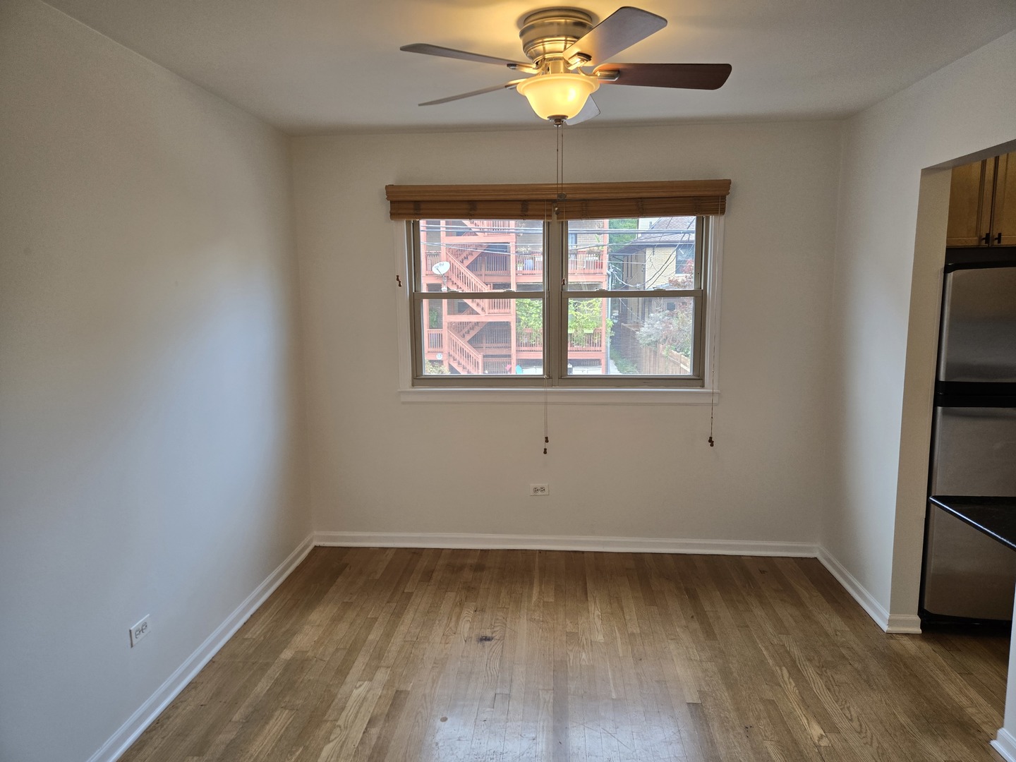 1540 W CHASE Street 2W