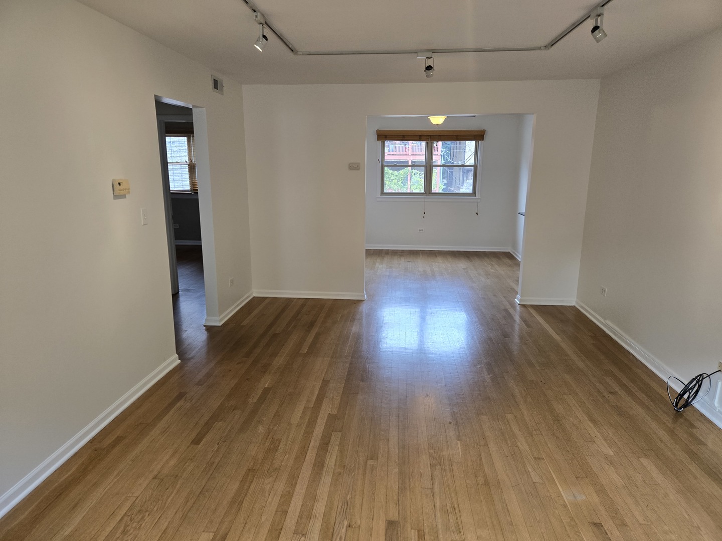 1540 W CHASE Street 2W