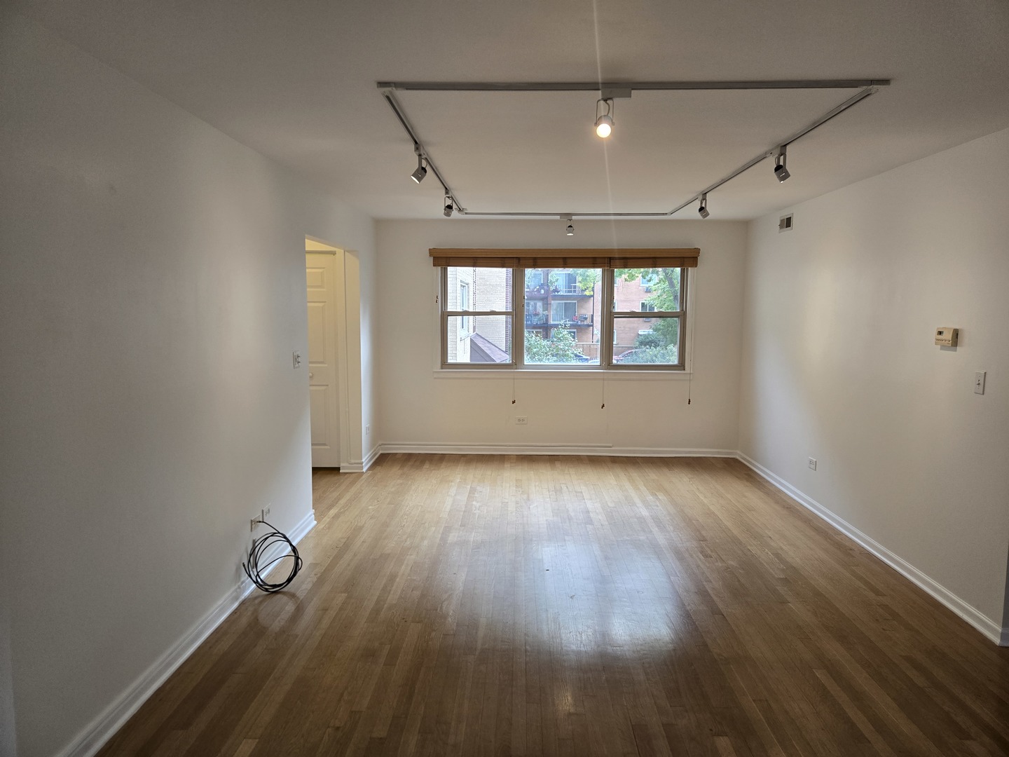 1540 W CHASE Street 2W