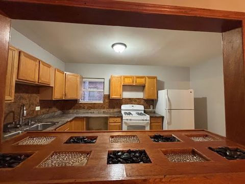 Tiny photo for 9318 S Manistee Avenue, Chicago, IL 60617 (MLS # 12521192)