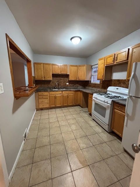 Tiny photo for 9318 S Manistee Avenue, Chicago, IL 60617 (MLS # 12521192)