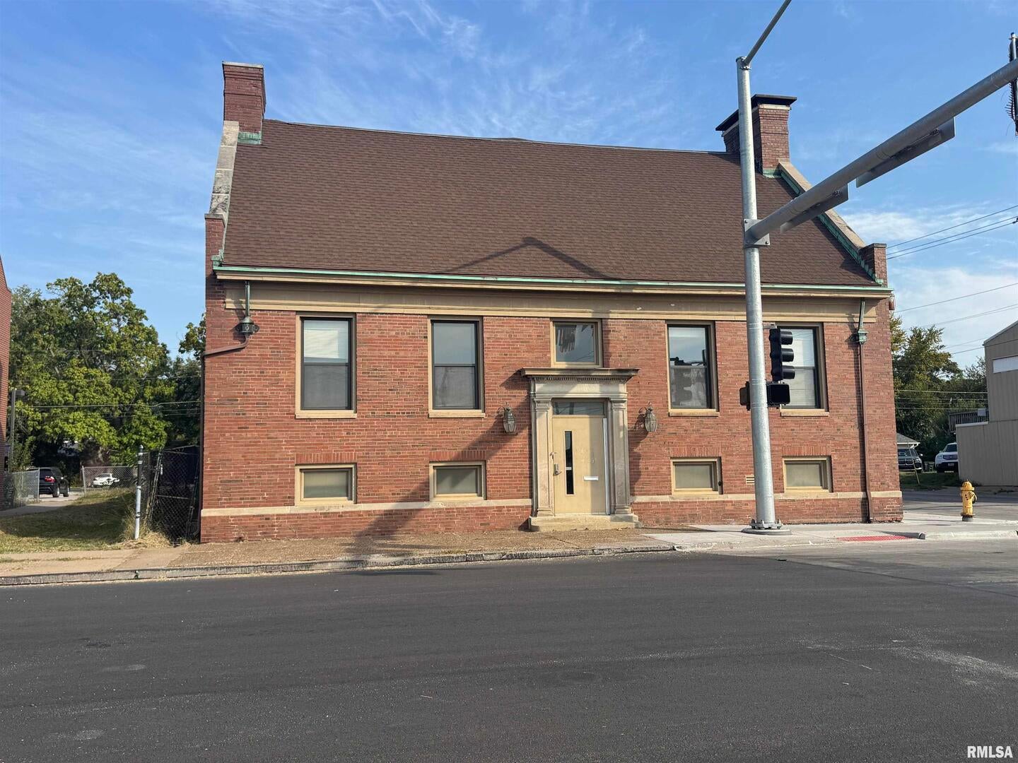 1202 W 3RD Street