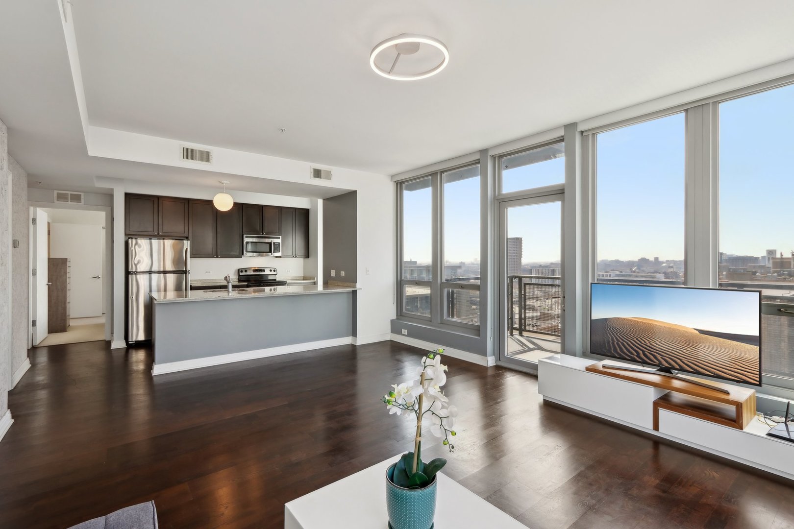 565 W Quincy Street 1606