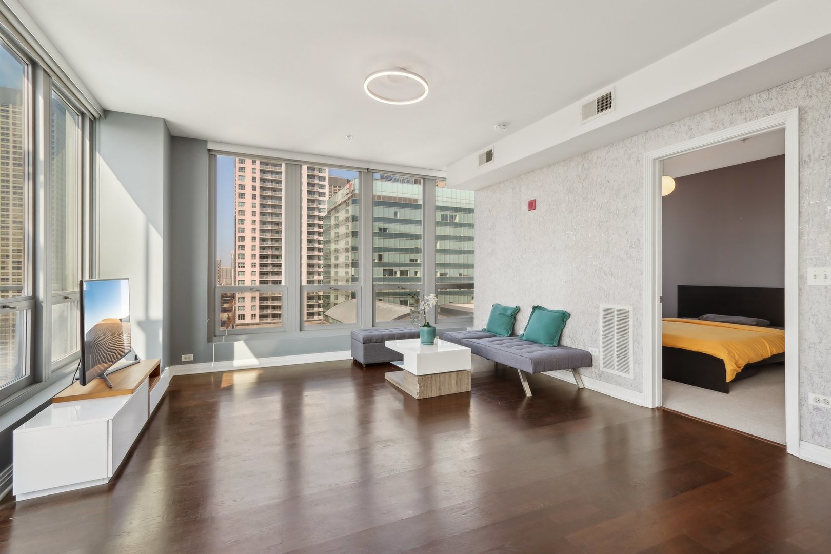 565 W Quincy Street 1606