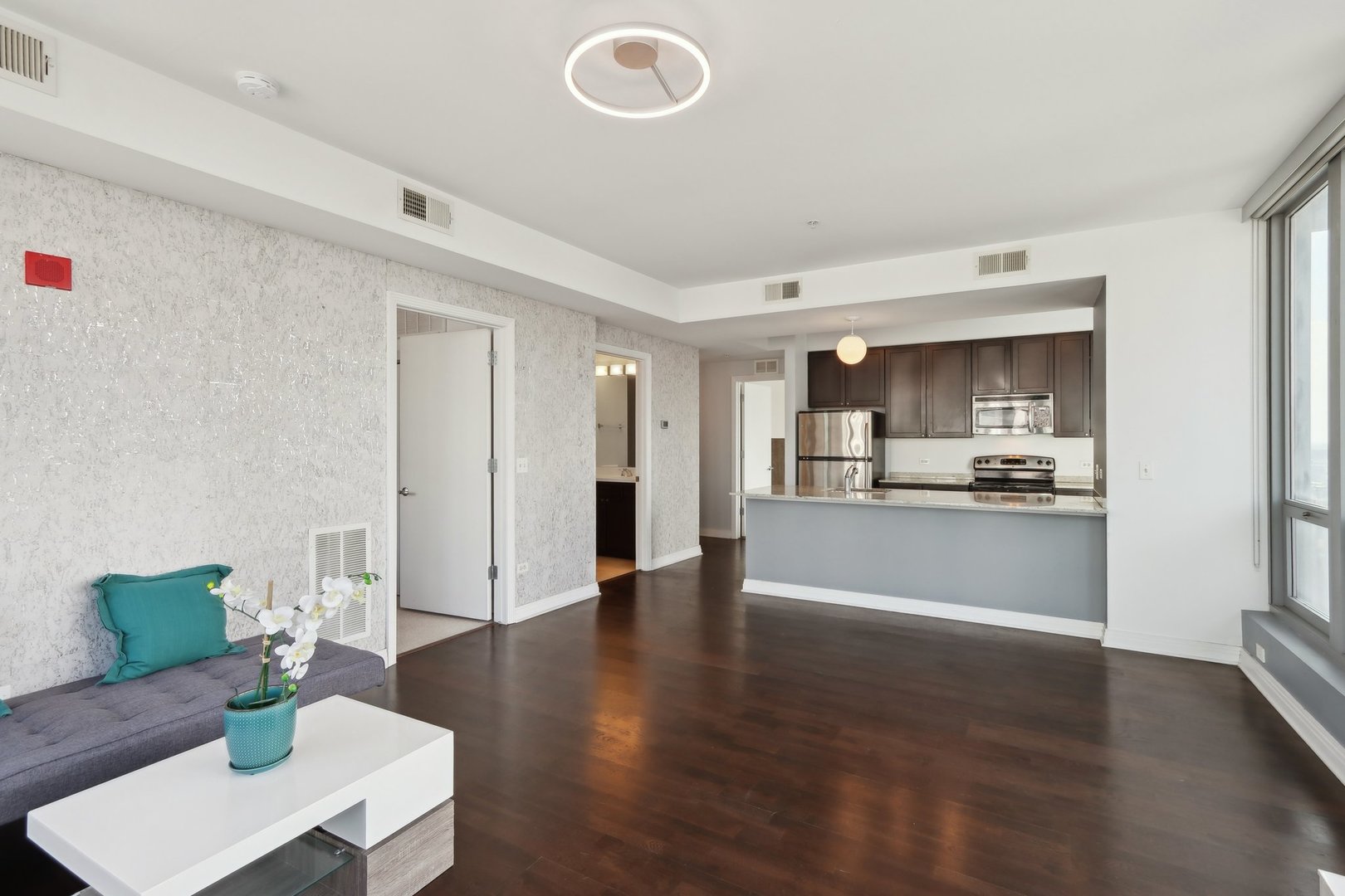 565 W Quincy Street 1606