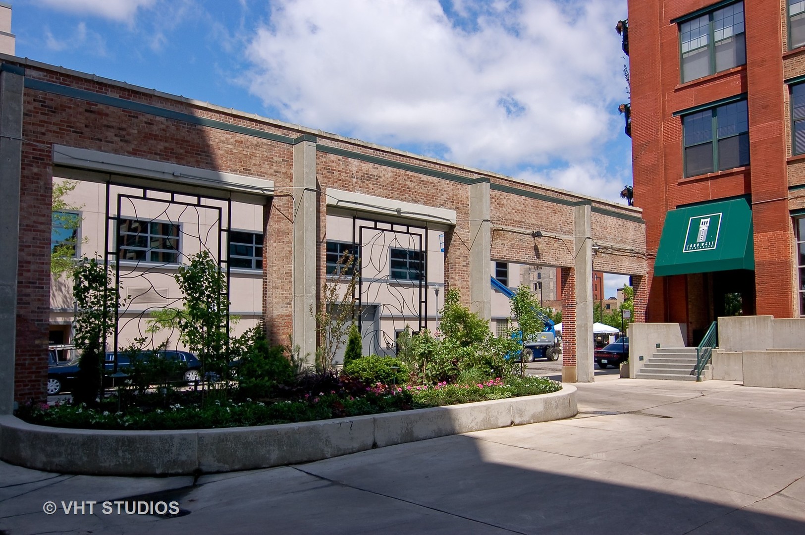 1000 W Washington Boulevard 348