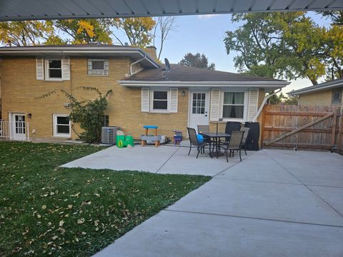 Tiny photo for 614 Forest Road, La Grange Park, IL 60526 (MLS # 12527757)