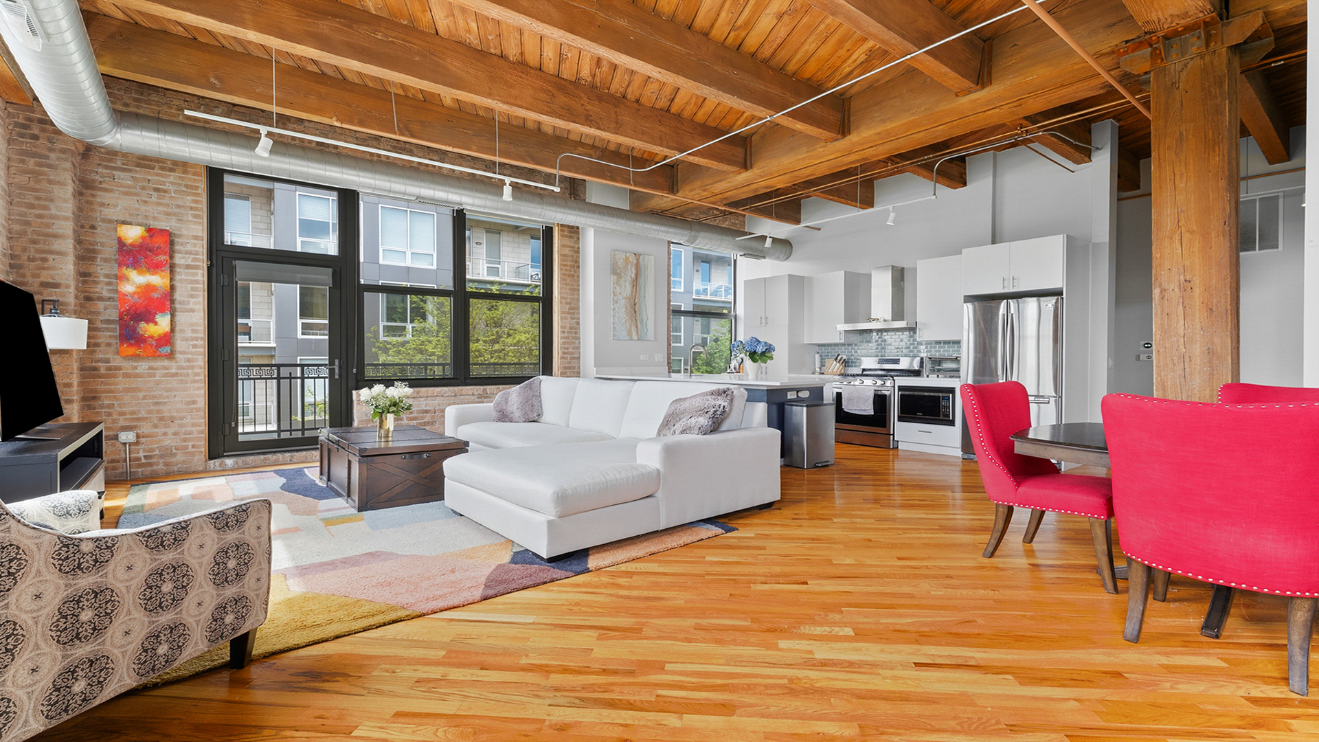 1040 W Adams Street 372