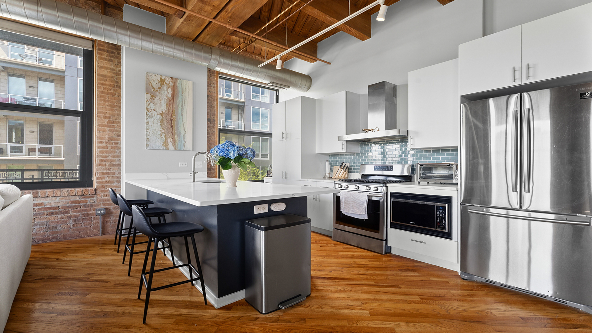 1040 W Adams Street 372