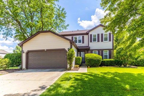 Photo of 135 Newtown Drive, Buffalo Grove, IL 60089 (MLS # 12684344)
