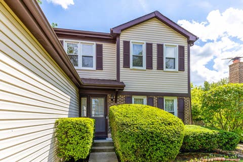 Tiny photo for 135 Newtown Drive, Buffalo Grove, IL 60089 (MLS # 12684344)