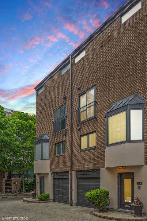 1318 N SUTTON Place Chicago IL 60610