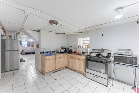 Tiny photo for 5505 W Parker Avenue, Chicago, IL 60639 (MLS # 12518103)
