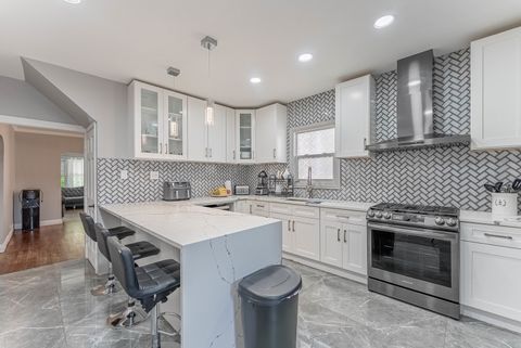 Tiny photo for 5505 W Parker Avenue, Chicago, IL 60639 (MLS # 12518103)