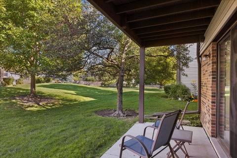 Tiny photo for 912 Stradford Circle #B, Buffalo Grove, IL 60089 (MLS # 12760374)