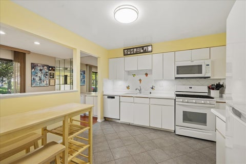 Tiny photo for 912 Stradford Circle #B, Buffalo Grove, IL 60089 (MLS # 12760374)