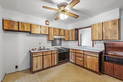 Tiny photo for 811 W Harvard Street, Champaign, IL 61820 (MLS # 12539302)