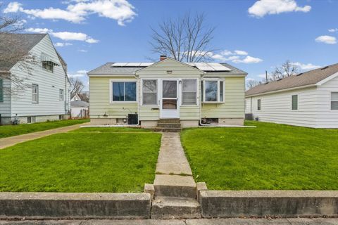Tiny photo for 811 W Harvard Street, Champaign, IL 61820 (MLS # 12539302)