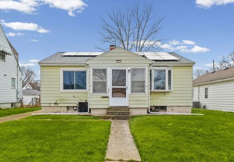 Tiny photo for 811 W Harvard Street, Champaign, IL 61820 (MLS # 12539302)