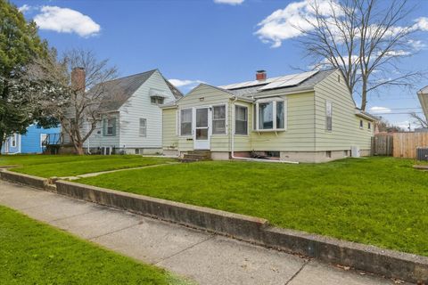Tiny photo for 811 W Harvard Street, Champaign, IL 61820 (MLS # 12539302)