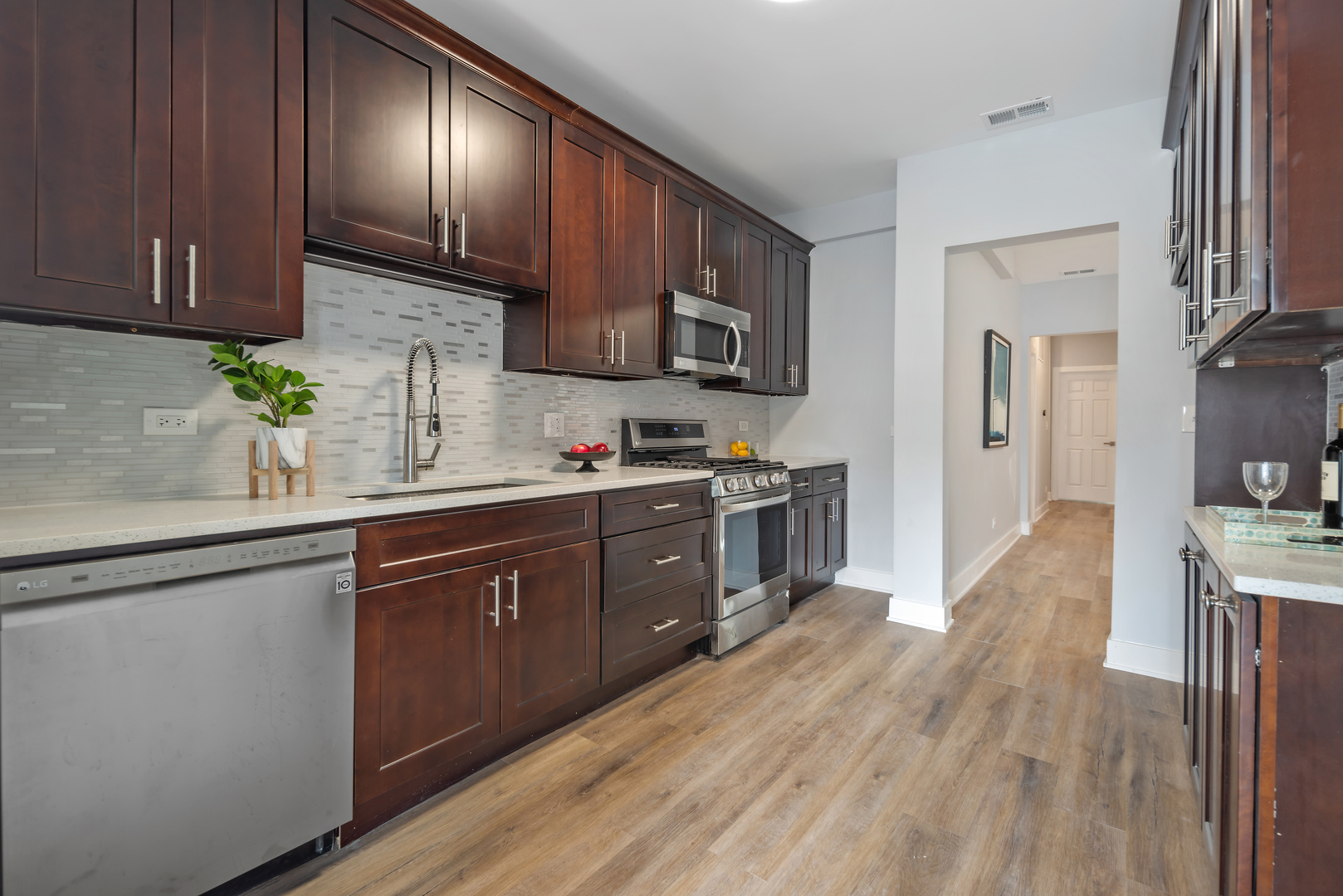 Oak Park, Illinois 60302, United States, 13 Bedrooms Bedrooms, ,5 BathroomsBathrooms,Residential,Active,205415