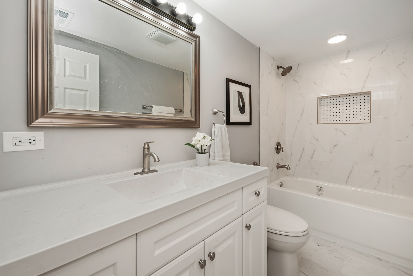 Oak Park, Illinois 60302, United States, 13 Bedrooms Bedrooms, ,5 BathroomsBathrooms,Residential,Active,205415